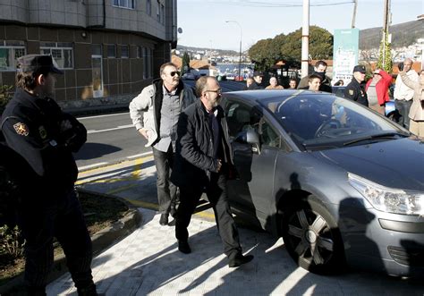 stl coruña|Dejan en libertad con cargos a los cuatro detenidos por el caso .